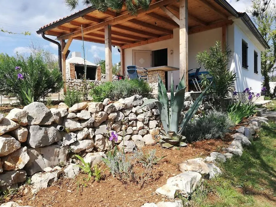 Rare Find! Dogs Welcome Secluded Comfy House Krk سيلو